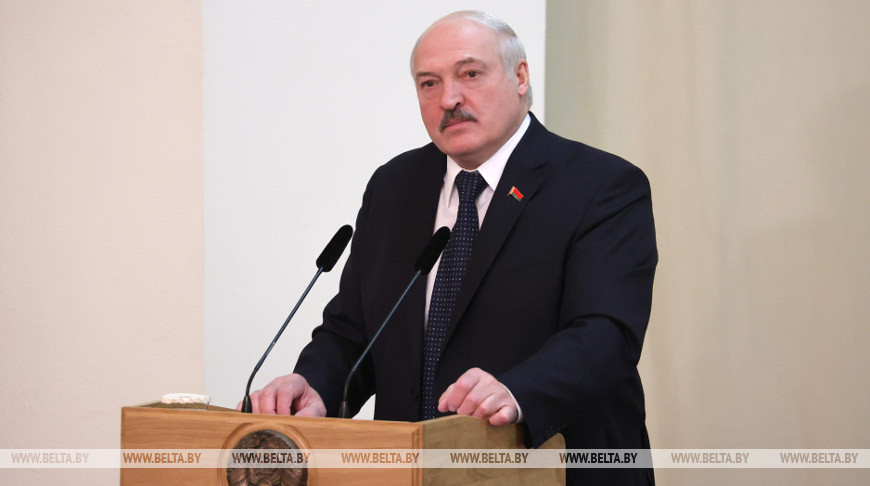 "Надо будет кое-где по-новому выстроить страну". Лукашенко о работе после принятия обновленной Конституции