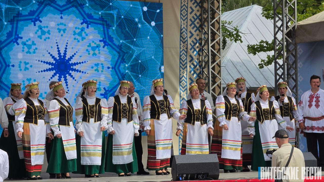 Лавки мастеров, спортивные баталии, чествование тех, кто является примером. Как в Бешенковичах отмечают праздник горпоселка