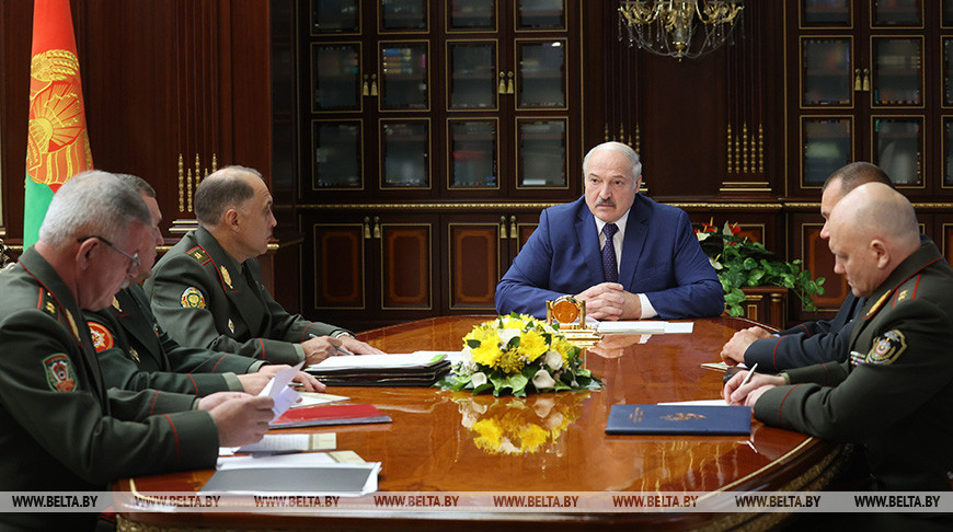 Лукашенко поручил силовикам закрыть каждый метр границы