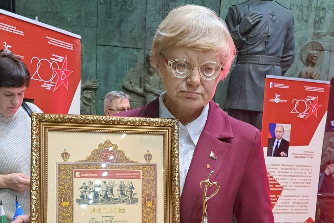 Международный триумф Лепельской мастерицы: Валентина Кисель получила премию «Филантроп» за уникальное плетение на бердо