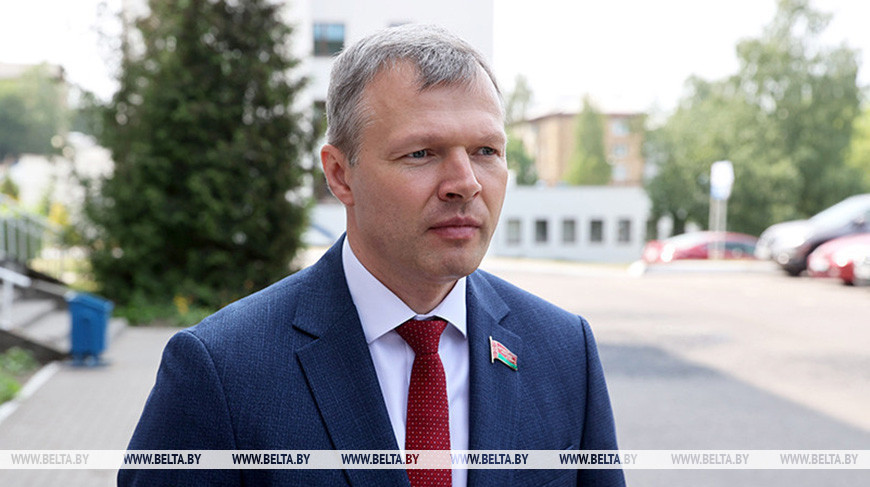 "Это провокация". Романов об инциденте у посольства Беларуси в Армении