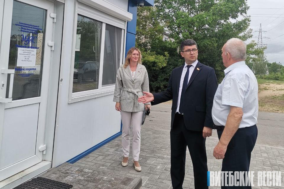 От торгового центра до автолавки: Сергей Левкович оценил ассортимент товаров в курортном районе Витебской области