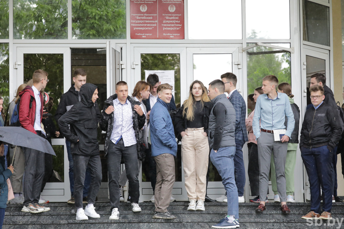 В Витебской области в первый день централизованного тестирования свои знания по белорусскому языку проверили около 1,5 тысяч человек