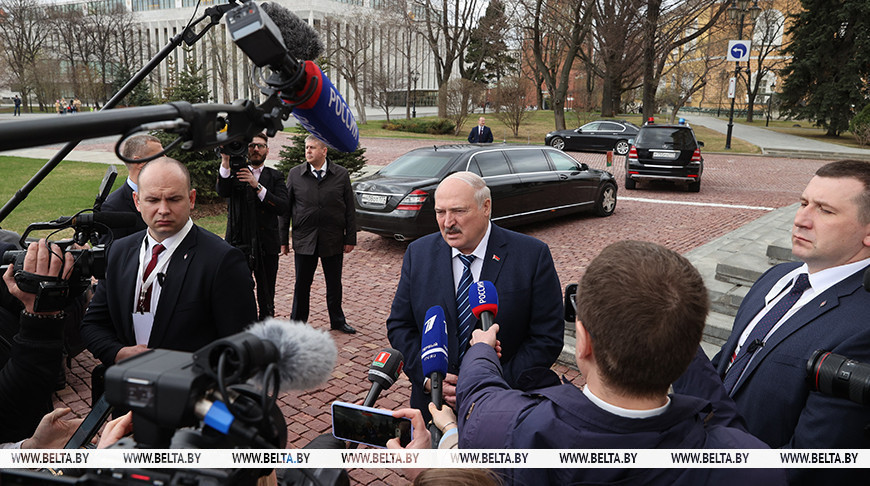Лукашенко рассказал, что накануне по приглашению Путина встретился с членами Совбеза России