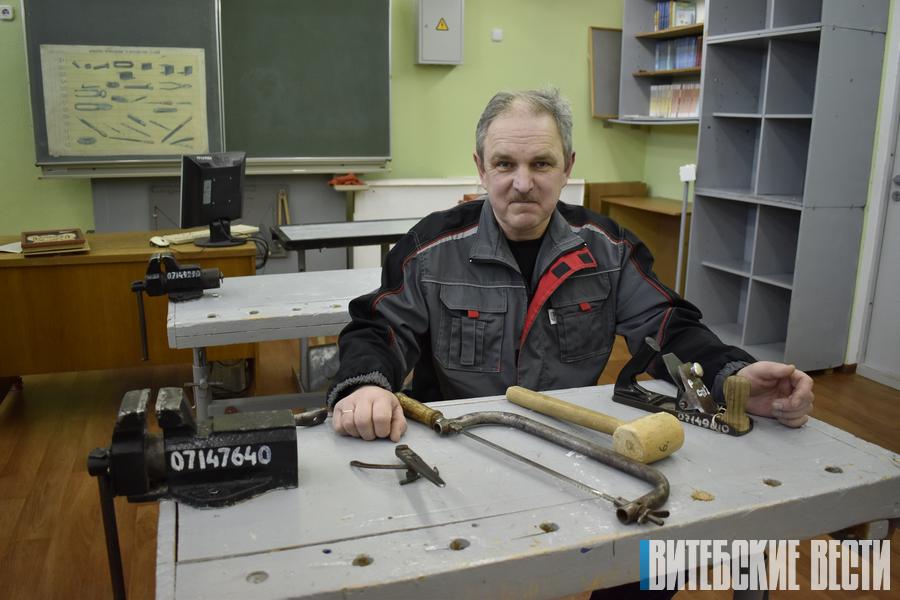 Как творчество стало одной из составляющих жизненного кредо учителя трудового обучения из Сенно, узнал корреспондент "ВВ"