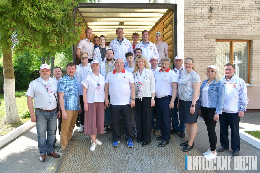 Гуманитарный груз массой почти 5 тонн для передачи семьям из Донбасса, украинским беженцам и жителям регионов, пострадавших от военных действий, отправили из Витебской области