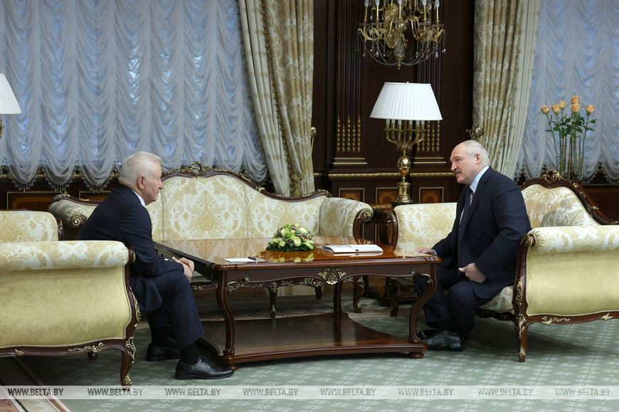 Александр Лукашенко согласился помочь со снятием искусственно созданного напряжения на украинском "фронте"