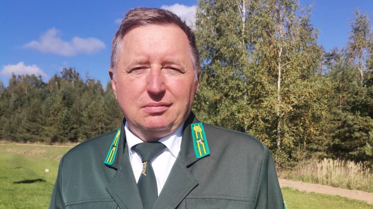 "Без любви к профессии в этой отрасли трудиться невозможно" - уверен главный лесничий первого класса Сенненского лесничества Богушевского лесхоза Владимир Саржицкий