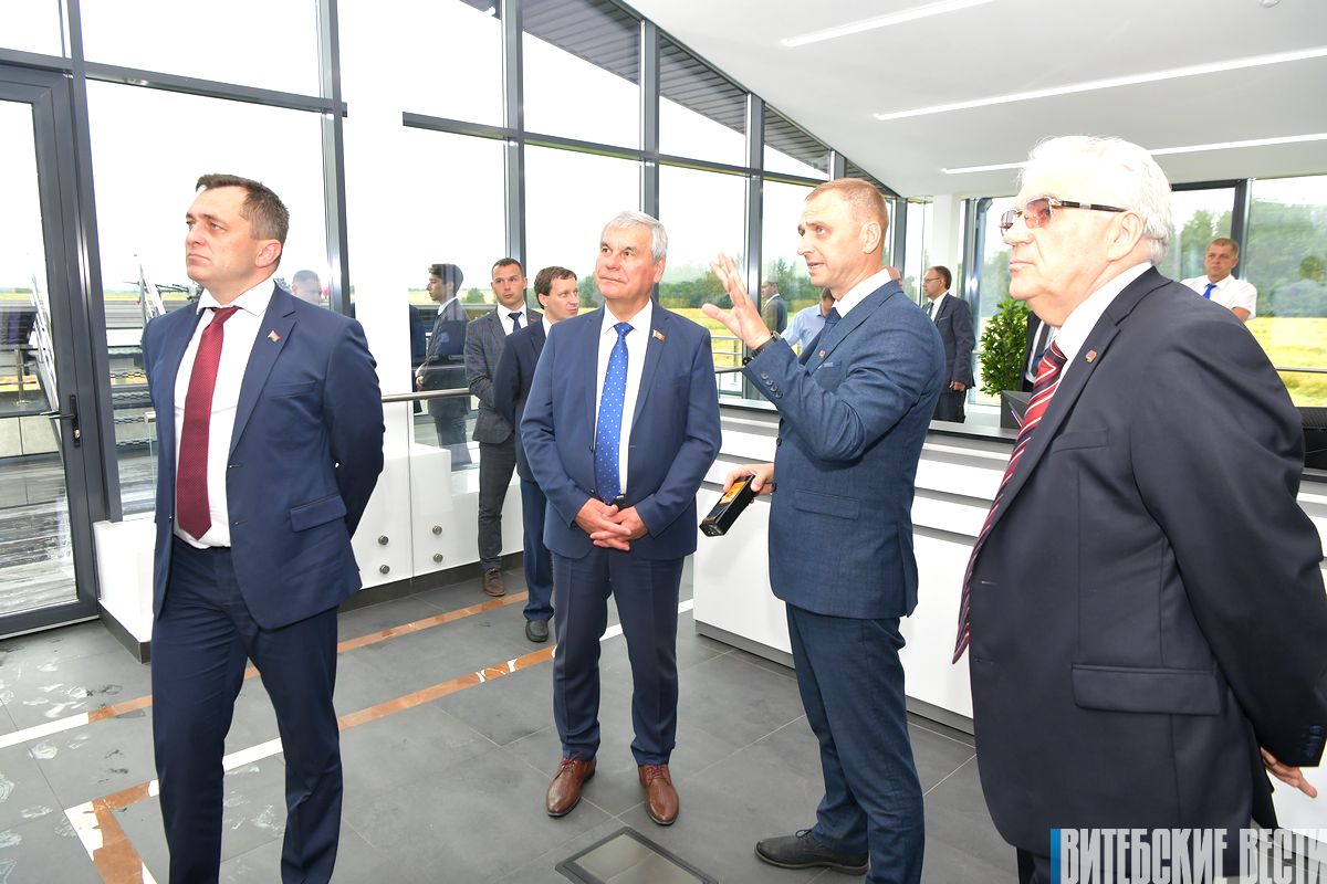 Фотофакт. Председатель Палаты представителей Национального собрания Республики Беларусь Владимир Андрейченко посетил учебно-практический центр точного земледелия в Витебском районе