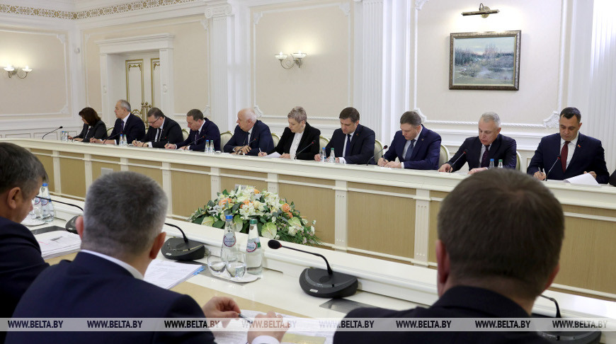 Александру Лукашенко предложили "нереальный" способ урегулировать рынок. Но Президент назвал его абсолютно правильным