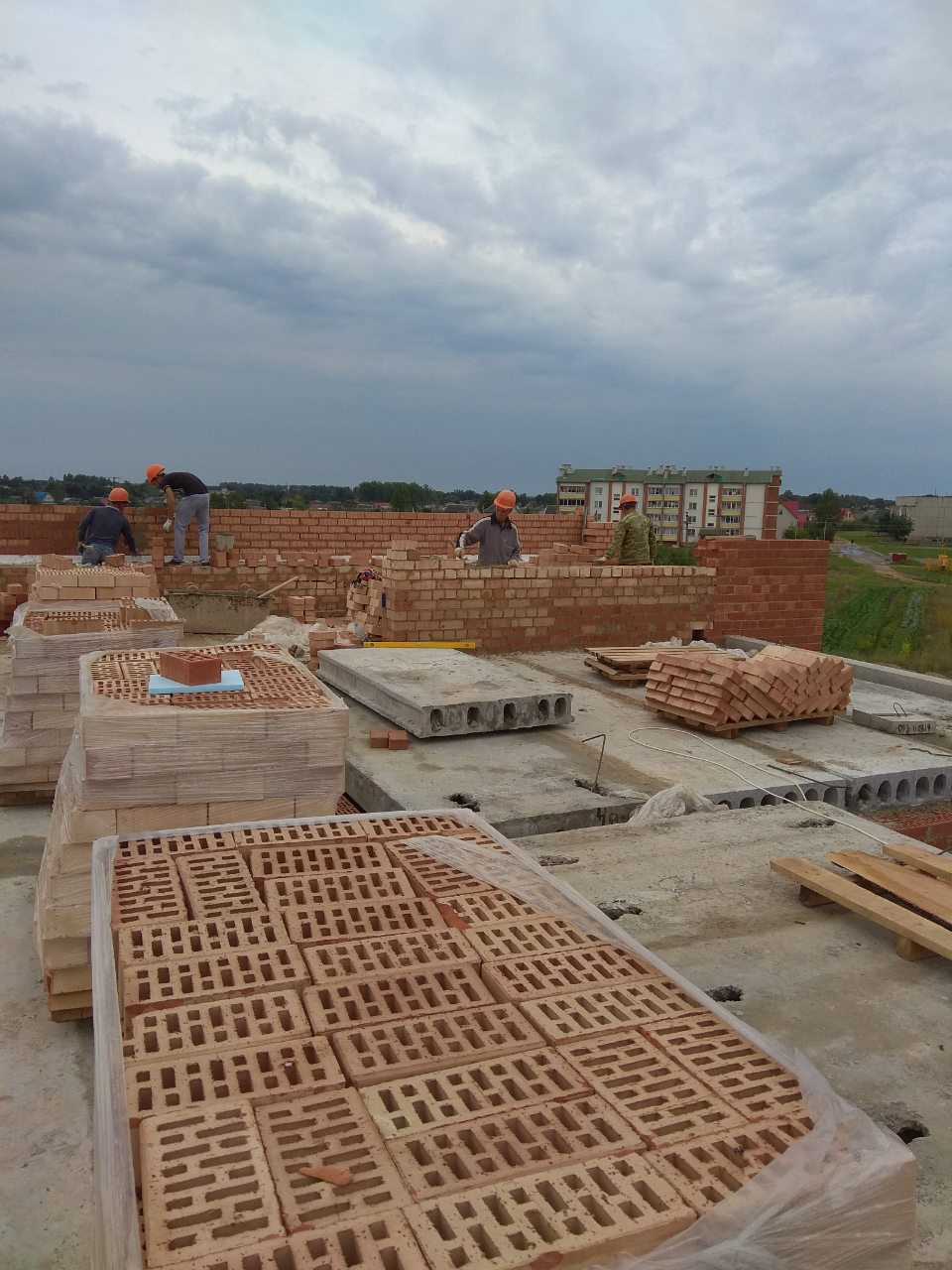 21 аб’ект узводзіцца і праектуецца ў Міёрскім раёне. Сярод іх 40-кватэрны дом, металапракатны завод і дзіцячы сад
