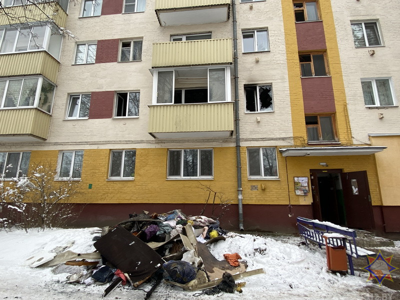 В Новополоцке на пожаре работники МЧС спасли 5 человек, в том числе 1 ребенка