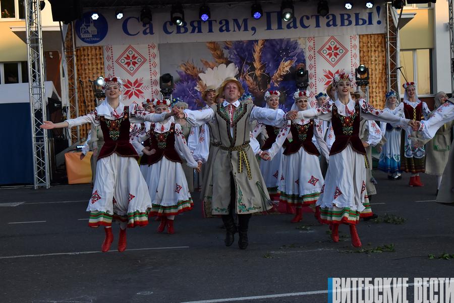 Театрализованным шествием и подведением итогов завершился в Поставах фестиваль "Звіняць цымбалы і гармонік"