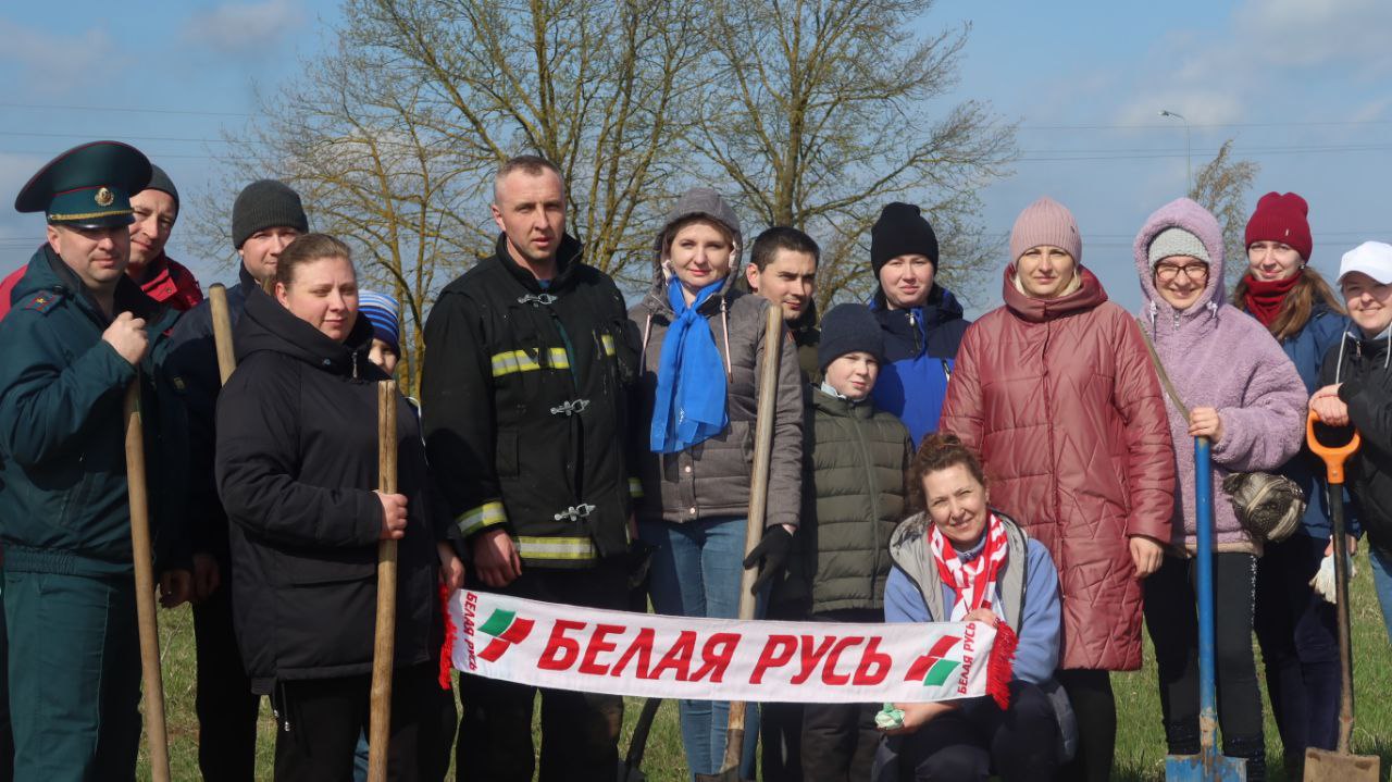В честь 80-летия освобождения в Дубровно заложили сквер