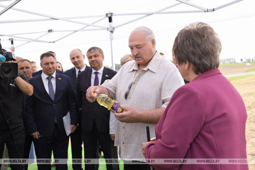 "Очень хорошая штука". Лукашенко напомнил о пользе рапсового масла для здоровья