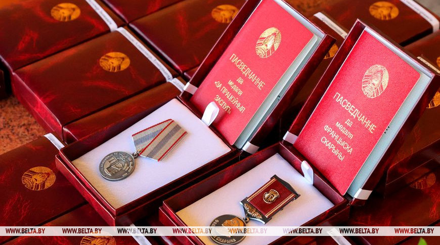 Госнаград и Благодарности Президента Беларуси удостоены 48 человек и ОАО "Савушкин продукт"