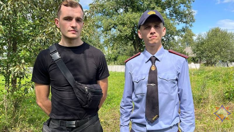 В Докшицком районе милиционеры спасли двух человек на пожаре