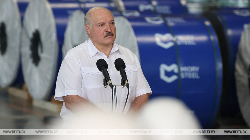 "Глупость полная". Александр Лукашенко прокомментировал слухи о налоге на ягоды и грибы