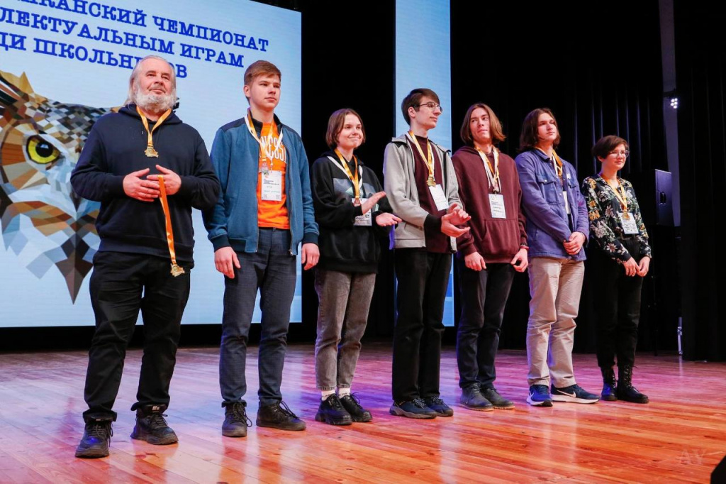 Полоцкая команда выиграла "Брейн-ринг" на чемпионате Беларуси по интеллектуальным играм среди школьников