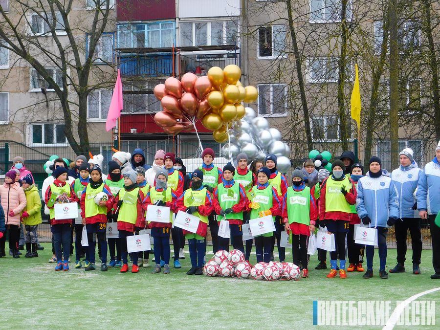В Глубоком торжественно открыли мини-футбольную площадку