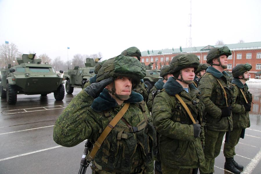 Девять бронированных машин "Кайман" переданы воинам-десантникам в Витебске