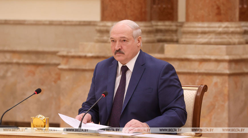 Лукашенко: белорусская Конституция - символ свободной, мирной и стабильной жизни народа