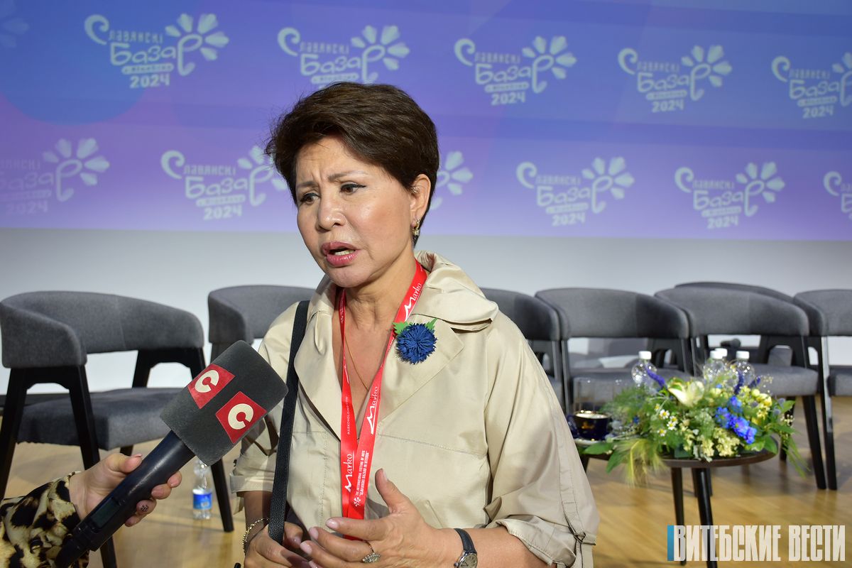 Роза Рымбаева: "У жюри складывается почти единогласное мнение по поводу выступлений конкурсантов"