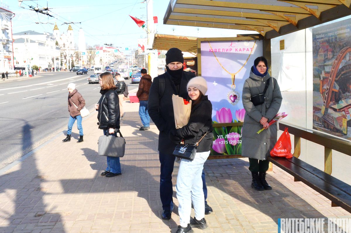 Как жители Витебска отдыхают в праздничный день. Фоторепортаж с центральных улиц города