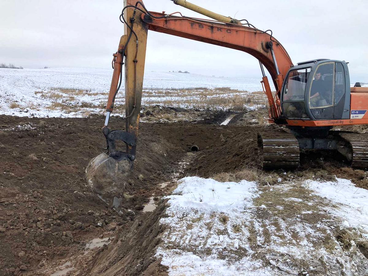 Глубокские мелиораторы активно реконструируют сети и ведут культуртехнические работы