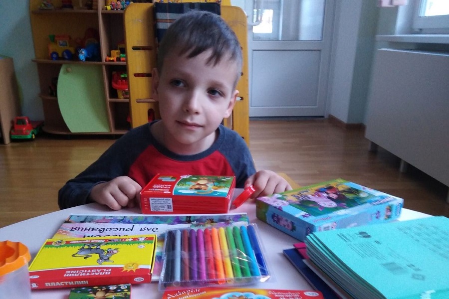 «Саша хочет жить активно, но без коляски это невозможно». Мальчику с ДЦП из Минска нужна наша помощь