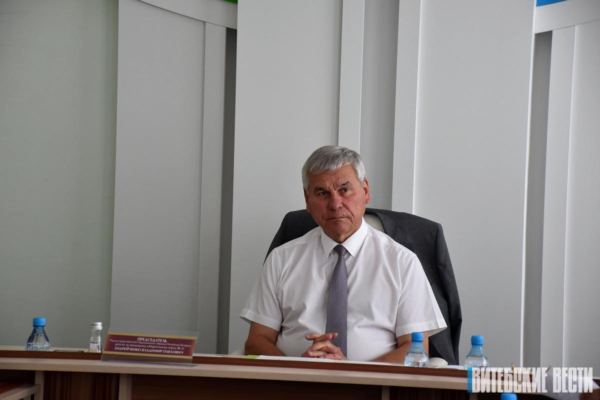 Владимир Андрейченко провел выездной прием граждан в Ушачах
