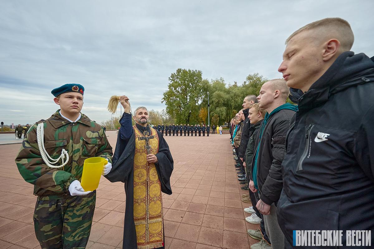 Свыше 150 призывников торжественно отправили служить в 103-ю Витебскую гвардейскую воздушно-десантную бригаду и Минскую военную комендатуру