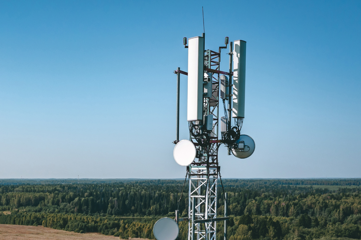 Связь стабильнее, скорость интернета выше. 185 станций 4G life:) по всей стране
