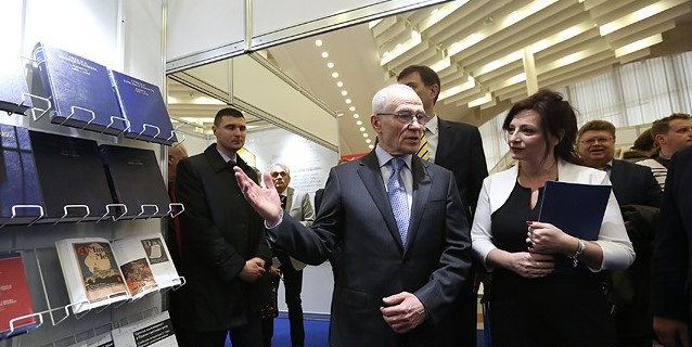 По мнению Рапоты, литературные связи содействуют развитию понимания между народами Беларуси и России