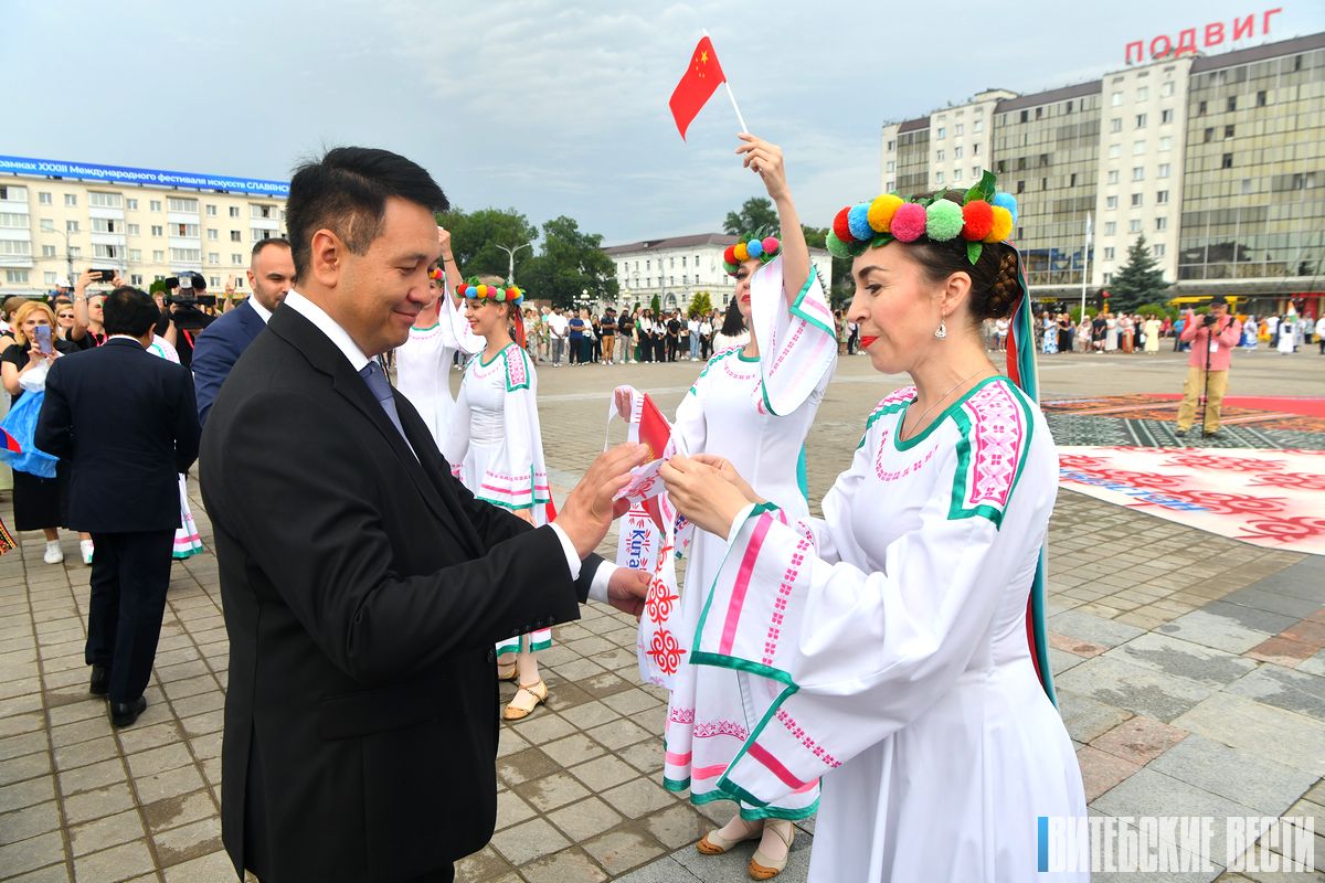 День национальных культур стран-участниц ШОС открылся на «Славянском базаре в Витебске»