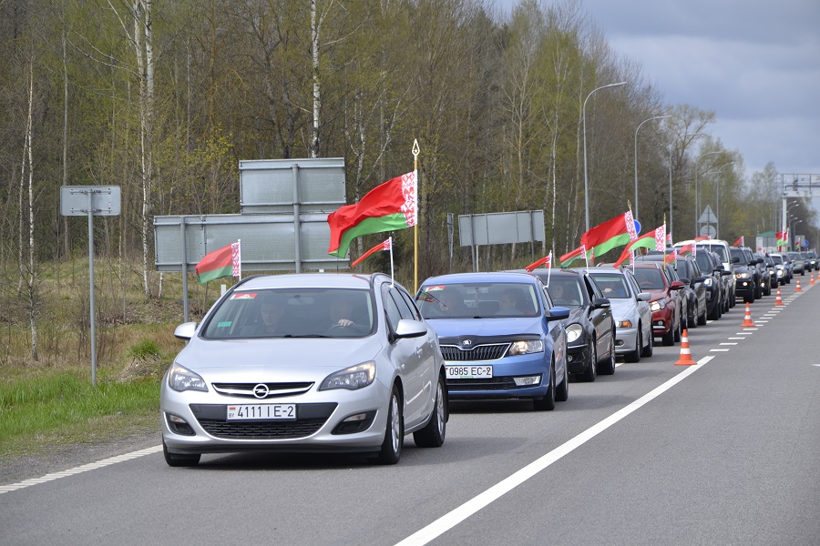 Более 150 экипажей Витебской области объединил автопробег ко Дню Победы   