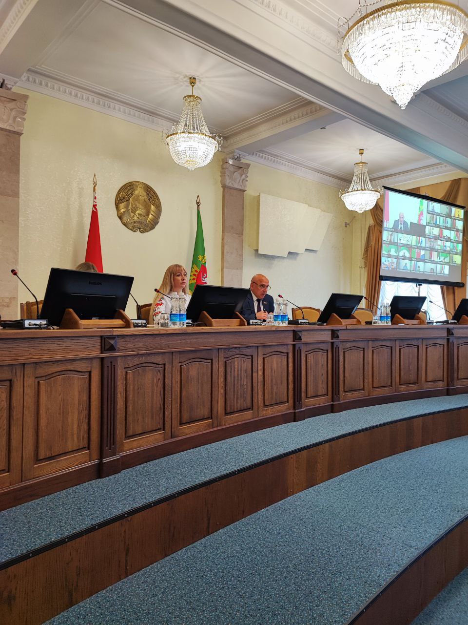 Вячеслав Дурнов проводит совещание по вопросу "О мерах по обеспечению безопасности детей при организации и проведении летней оздоровительной кампании"