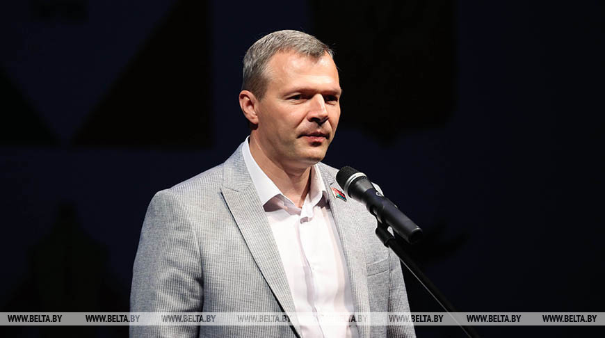 Романов рассказал, что предполагает белорусская модель гражданского общества