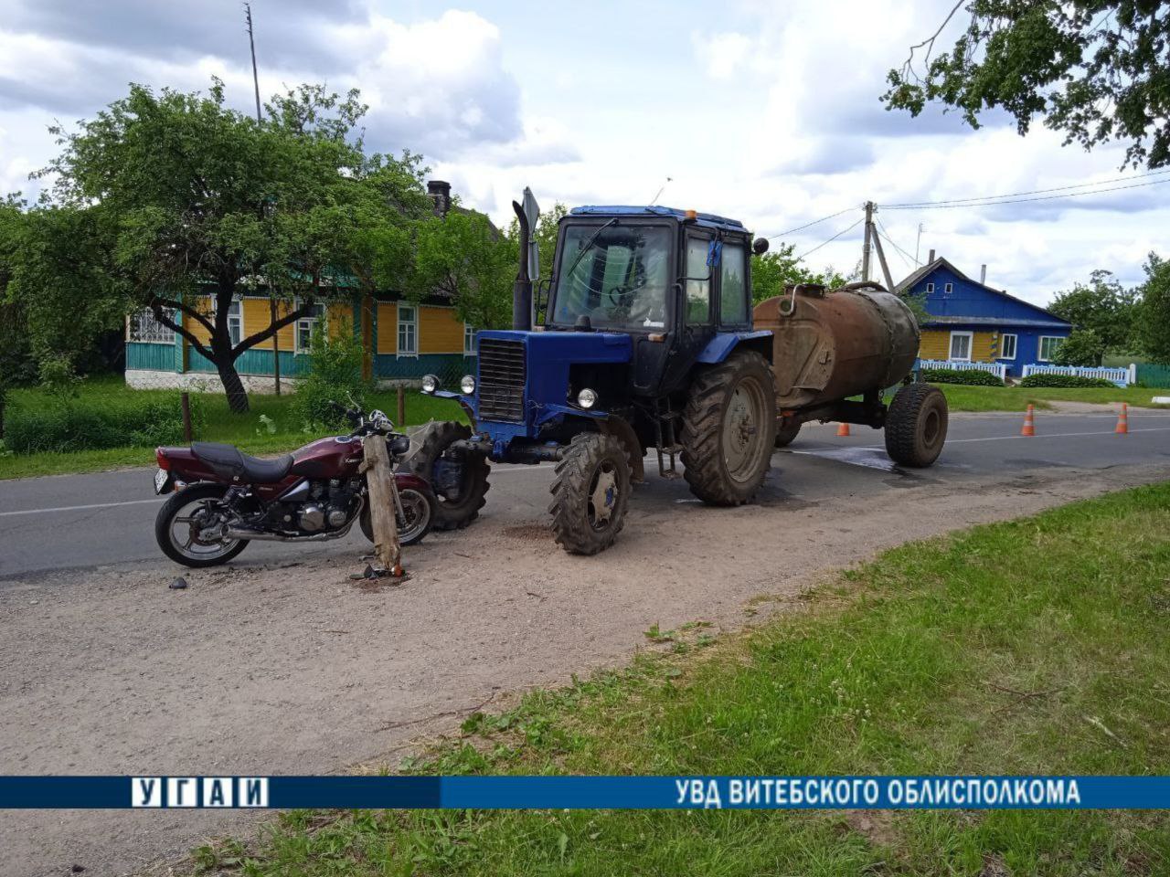 В Докшицком районе столкнулись трактор и мотоцикл