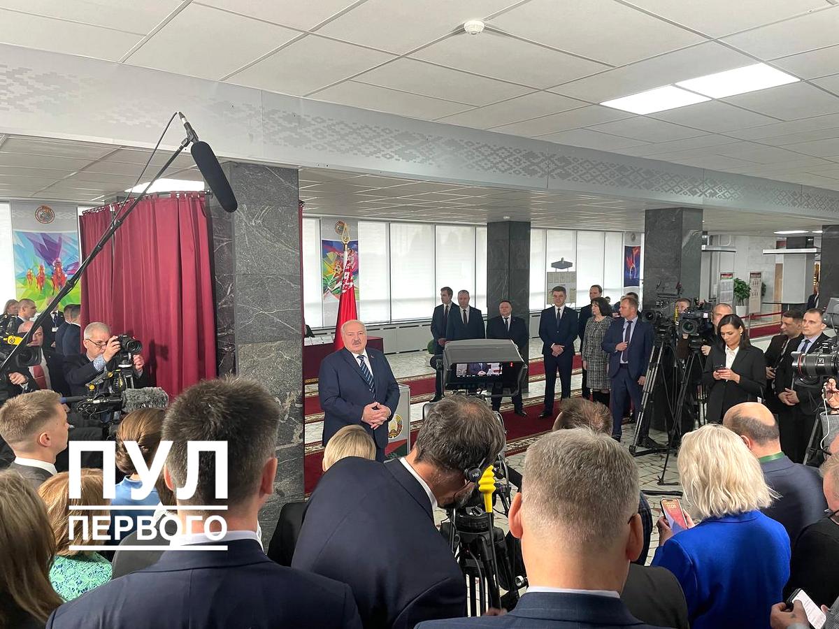 Лукашенко проголосовал на выборах депутатов Палаты представителей и местных советов