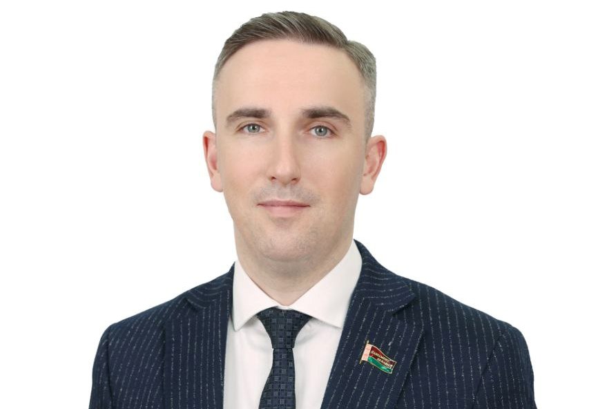 Глеб Лапицкий вместе с помощниками провел мониторинг цен и ассортимента школьной формы в Витебском, Городокском, Лиозненском и Шумилинском районах