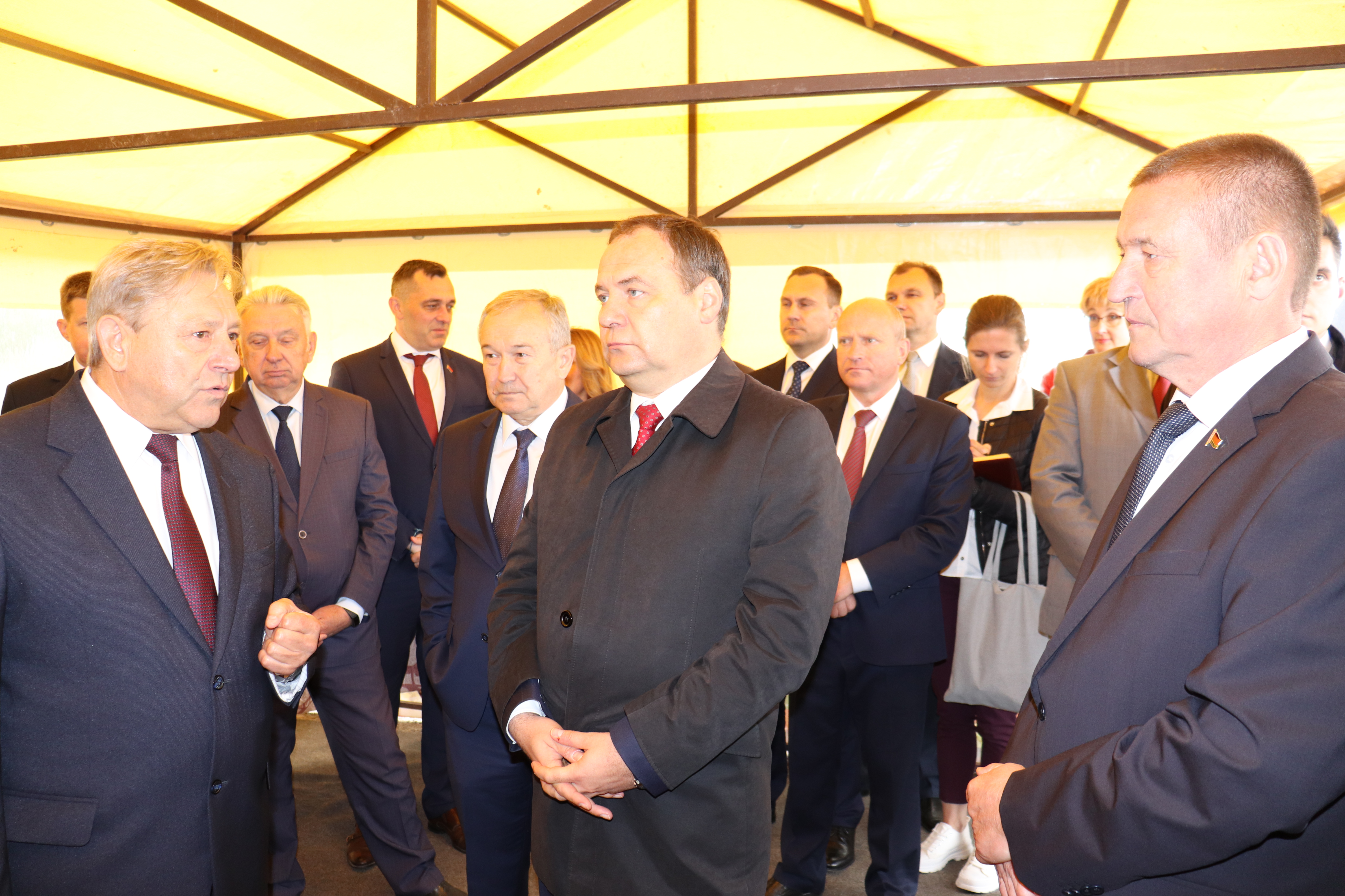 Премьер-министр Беларуси Роман Головченко посетил в рамках рабочей поездки Толочинский консервный завод
