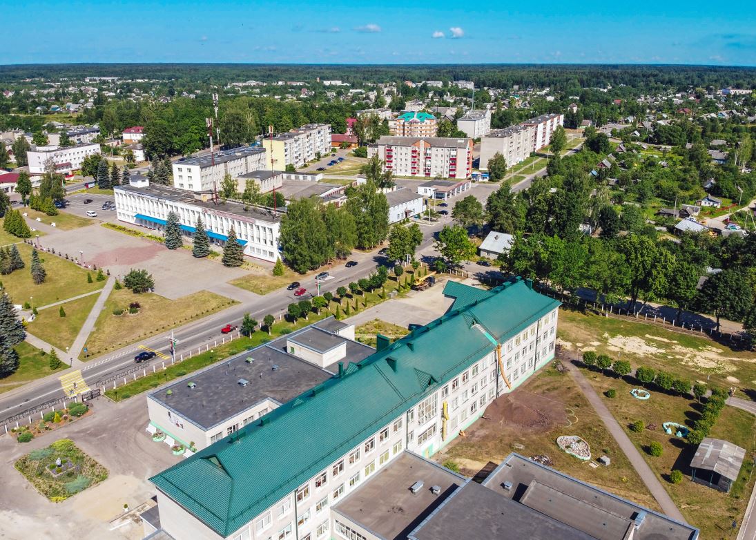 В Россонах отремонтируют зеркальный зал школы за счет средств собранных на районном субботнике