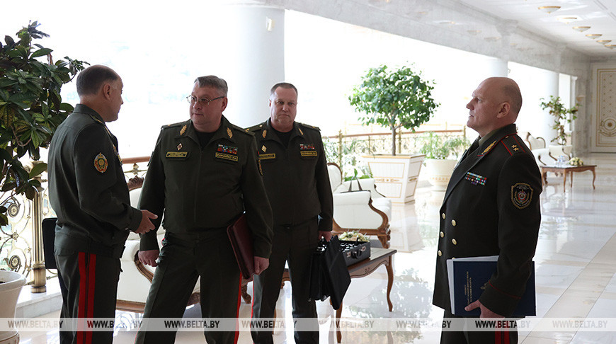 Лукашенко собрал совещание по вопросам военной безопасности