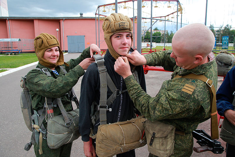 Военно-спортивный лагерь для школьников создан на базе 103-й мобильной бригады в Витебске (+ФОТО)