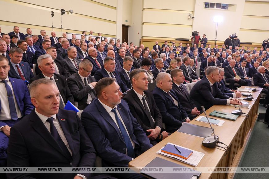 Лукашенко: моя цель, как и раньше, - сохранить деревню. Не будет деревни - не будет государства