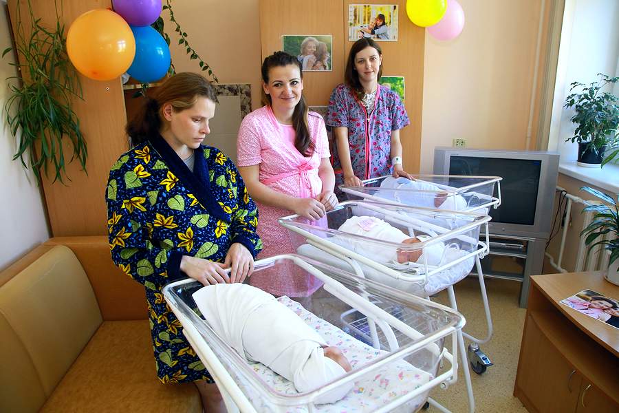 Белорусский союз женщин поздравил жительниц Витебской области, родивших в День матери