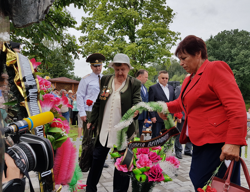 Реконструкцию братской могилы времен ВОВ провели в Мошково Оршанского района