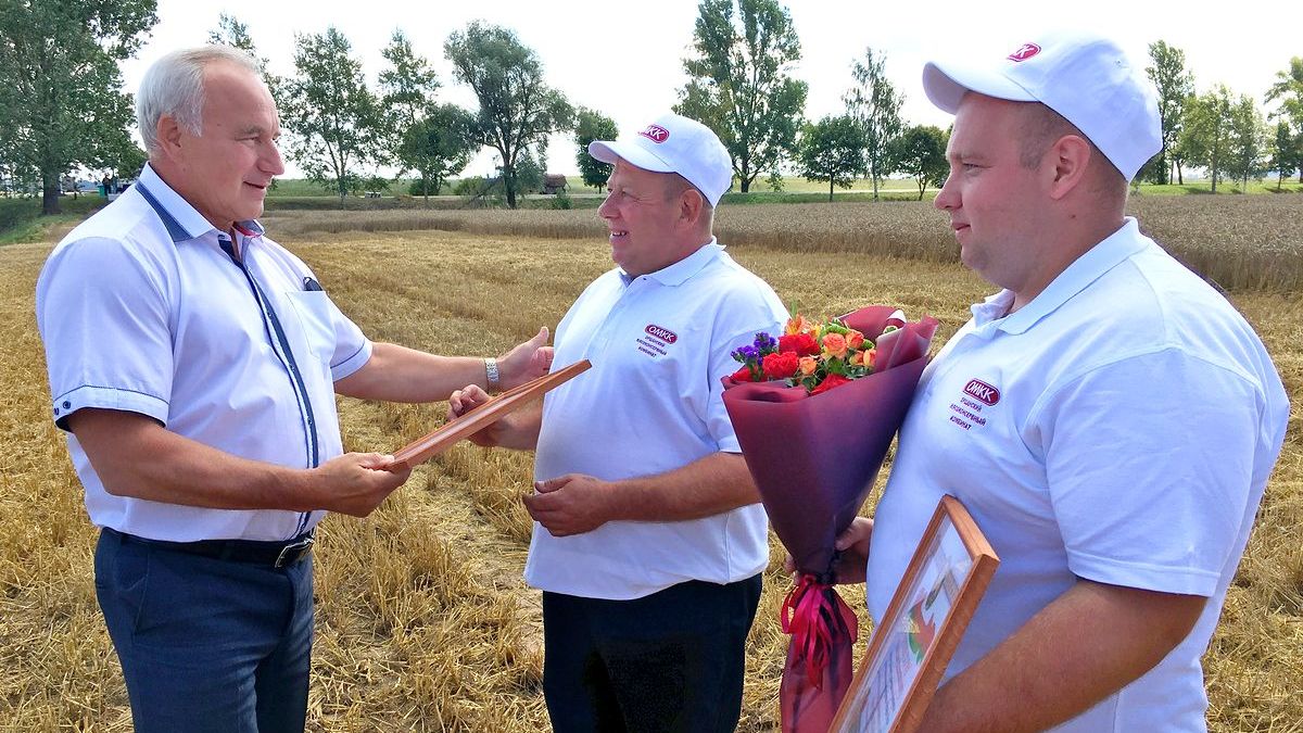 Первый экипаж-трехтысячник определился на жатве в Витебской области