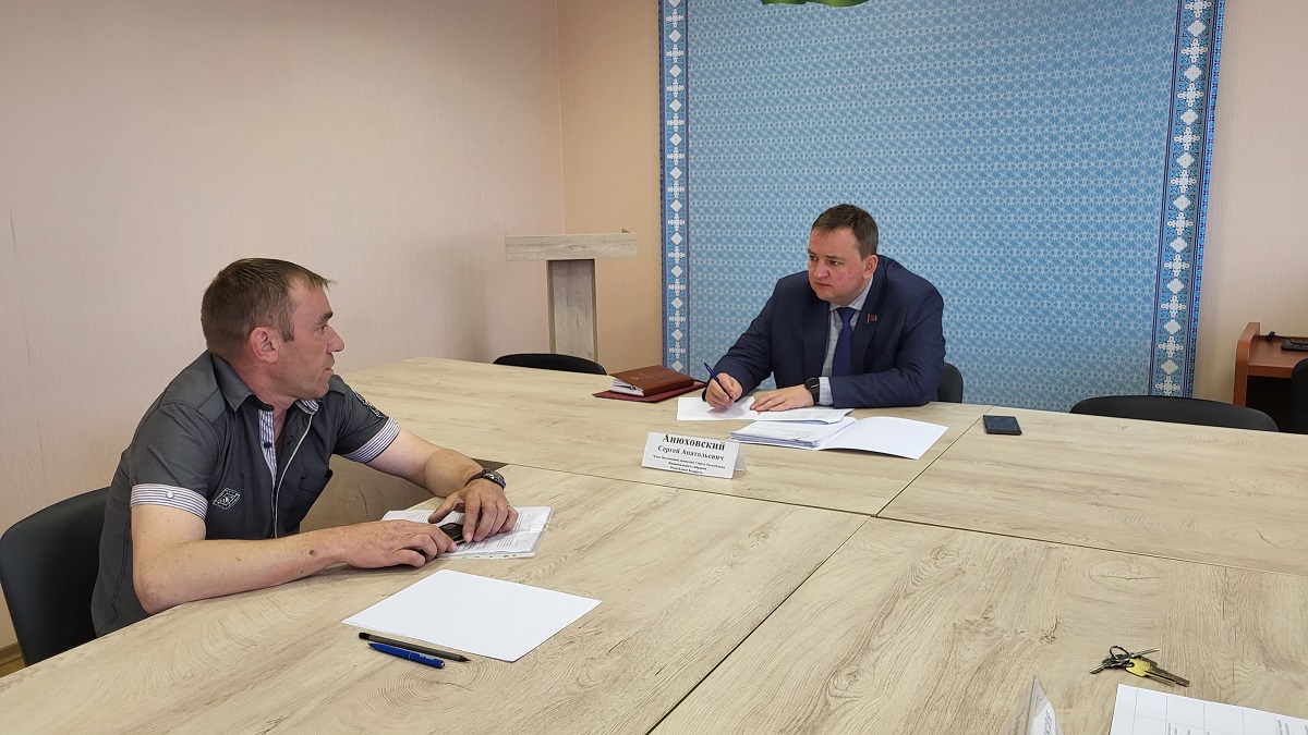 Сергей Анюховский провел приём граждан в Орше